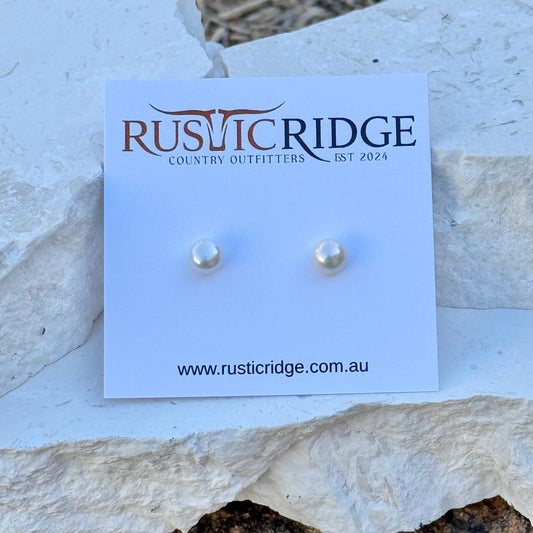 Pearl studs